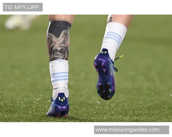 足球明星腿部纹身艺术揭秘展现个性与激情的完美结合 足球明星腿部纹身艺术揭秘展现个性与激情的完美结合